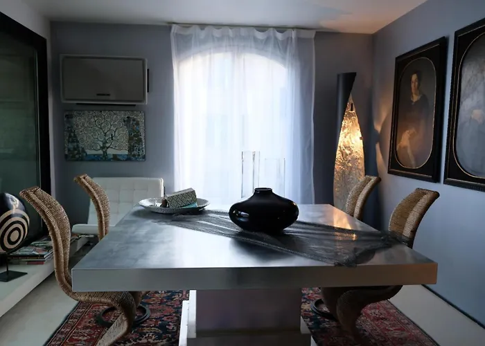 Wow Mega Jacuzzi Overlooking The Sea In The Center